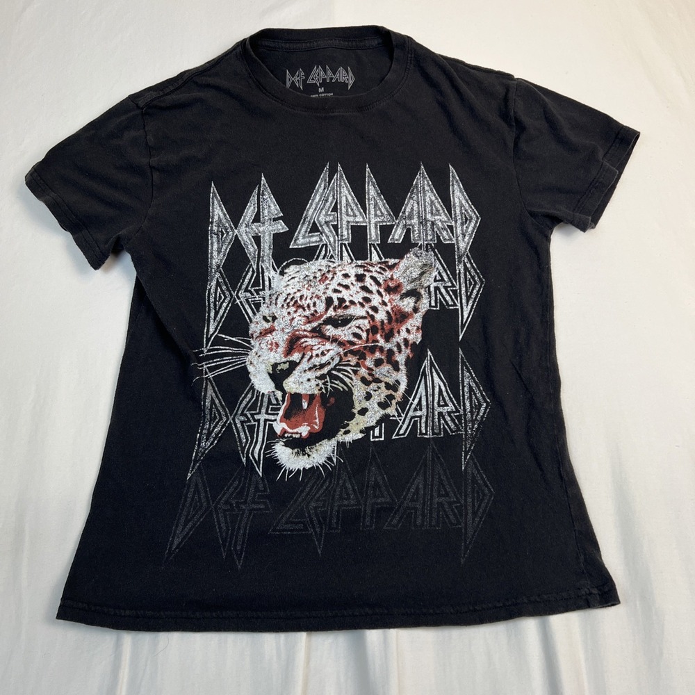 Def Leppard Graphic T-Shirt Black Leopard Print Rock Band Tee Mens Medium 2022